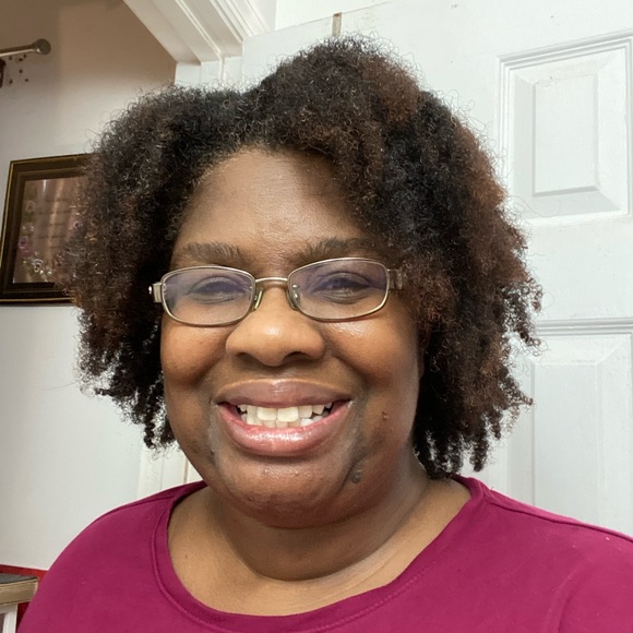 Meet your Posher, Cynthia - Picture 1 of 1